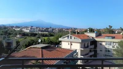 Vista generica sulle montagne o vista sulle montagne dall'interno del bed & breakfast