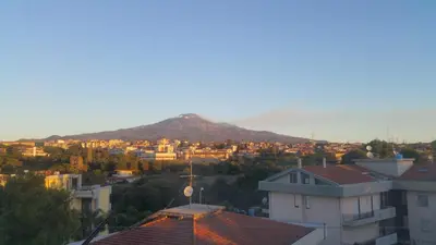 Vista generica sulle montagne o vista sulle montagne dall'interno del bed & breakfast