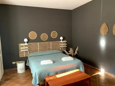 Letto o letti in una camera di Casa Gino Petrulli Etna, villa con piscina