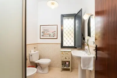 Bagno di Casa Museo A' Rina - Palmento Storico Siciliano