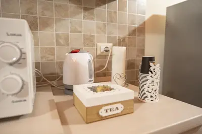 Set per la preparazione di tè e caffè presso Le Vie del Centro B&B