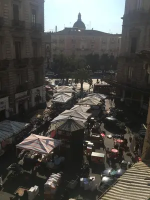 Vista generica su Catania o vista sulla città dall'interno dell'appartamento