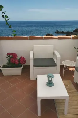 Vista generica sul mare o vista sul mare dall'interno della villa