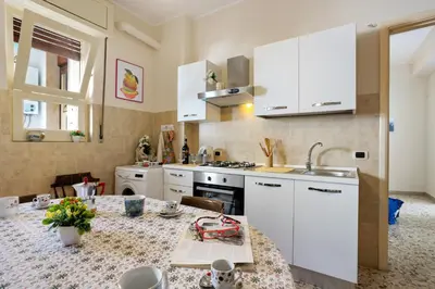 Cucina o angolo cottura di GuestHost - Tra il Centro e il Mare Apartment con terrazzo