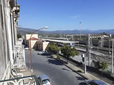 Vista generica sulle montagne o vista sulle montagne dall'interno dell'appartamento