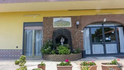 Facciata o entrata di Grotta del Monaco
