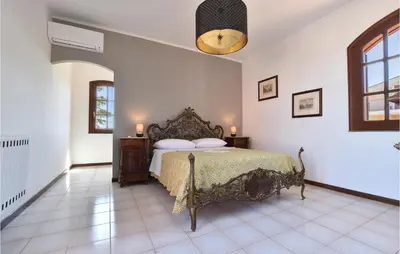 Letto o letti in una camera di Lovely Home In Acicatena With Wifi