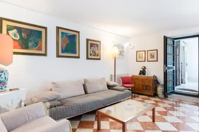 Area soggiorno di GuestHost - Via Etnea Cozy Apartment with Balcony
