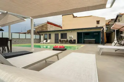 Piscina di Giovannino House o nelle vicinanze