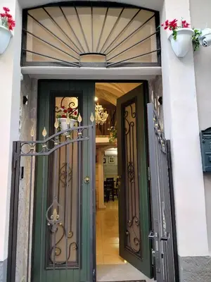Facciata o entrata di Azalea house