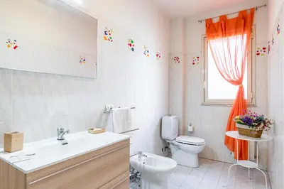 Bagno di GuestHost - Castello Normanno Modern Sea View Apartment