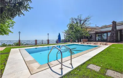 Piscina di Cozy Home In Zafferana Etnea With Wifi o nelle vicinanze