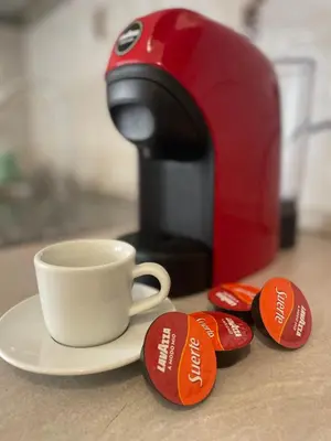 Set per la preparazione di tè e caffè presso Tra il nero e il blu - appartamento