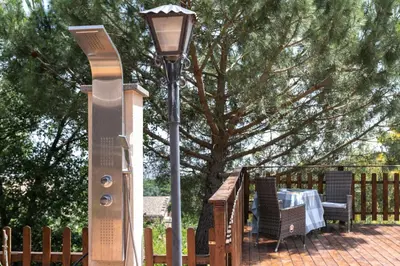Balcone o terrazza di La dimora del verde con piscina