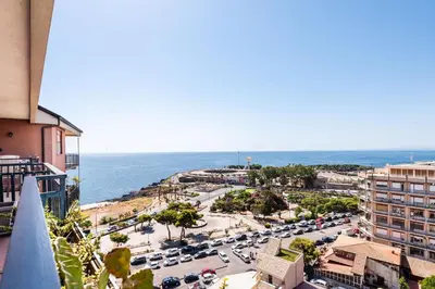 Vista generica sul mare o vista sul mare dall'interno dell'appartamento