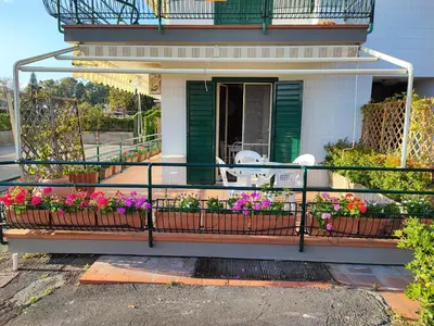 Balcone o terrazza di Sea Garden, fronte mare con piscina