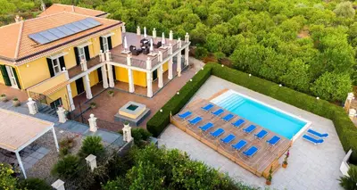 Piscina di ZAHRA AGRITURISMO o nelle vicinanze