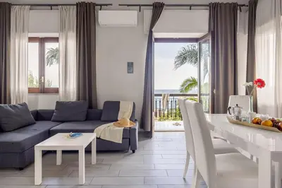 Area soggiorno di PRAIOLA BEACH HOUSE