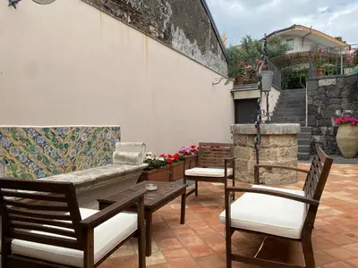 Balcone o terrazza di Villa con fascino antico e comfort moderno