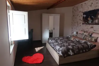 Letto o letti in una camera di casa mongibello