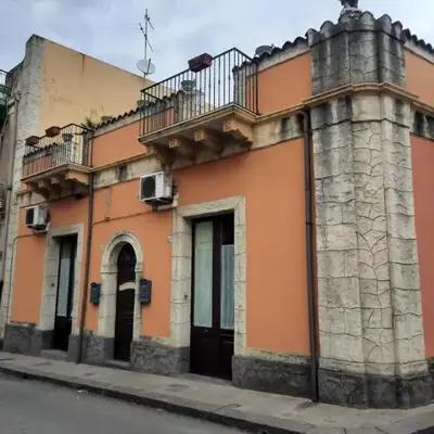 Casa sotto l'Etna