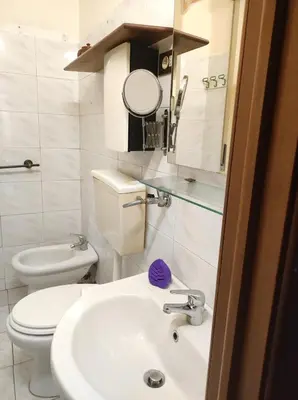 Bagno di New Dawn Apartment, Appartamento Turistico, casa per vacanza, tre camere indipendenti