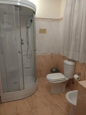 Bagno di New Dawn Apartment, Appartamento Turistico, casa per vacanza, tre camere indipendenti