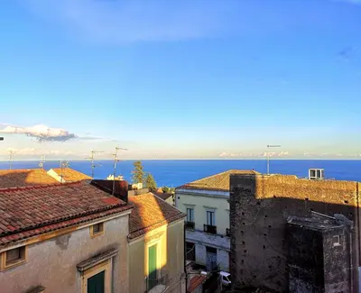 Vista generica sul mare o vista sul mare dall'interno dell'appartamento