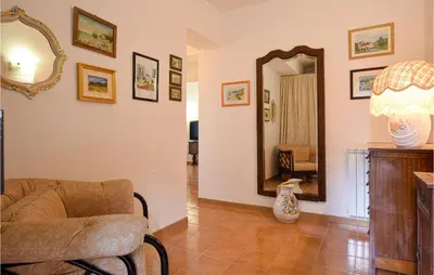 Area soggiorno di Gorgeous Home In Caselle With Kitchen