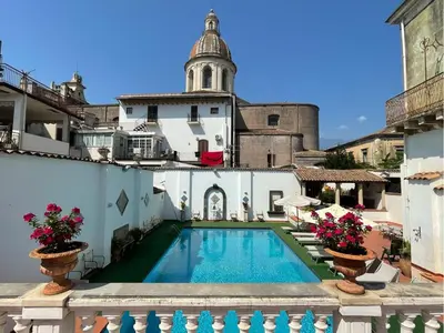 Piscina di Don Camillo Suites o nelle vicinanze