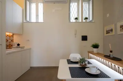Cucina o angolo cottura di GuestHost - Seaview Modern Apartment with Balcony