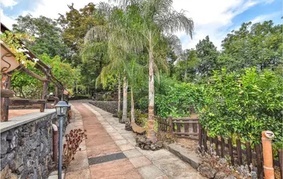 Giardino di Lovely Home In Santa Venerina With Wifi