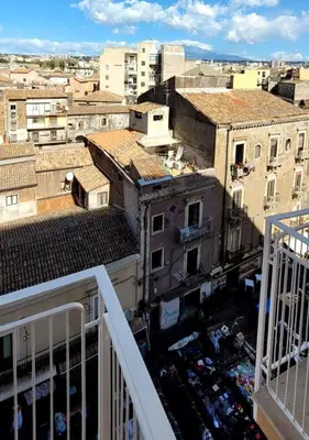 Vista generica su Catania o vista sulla città dall'interno dell'affittacamere